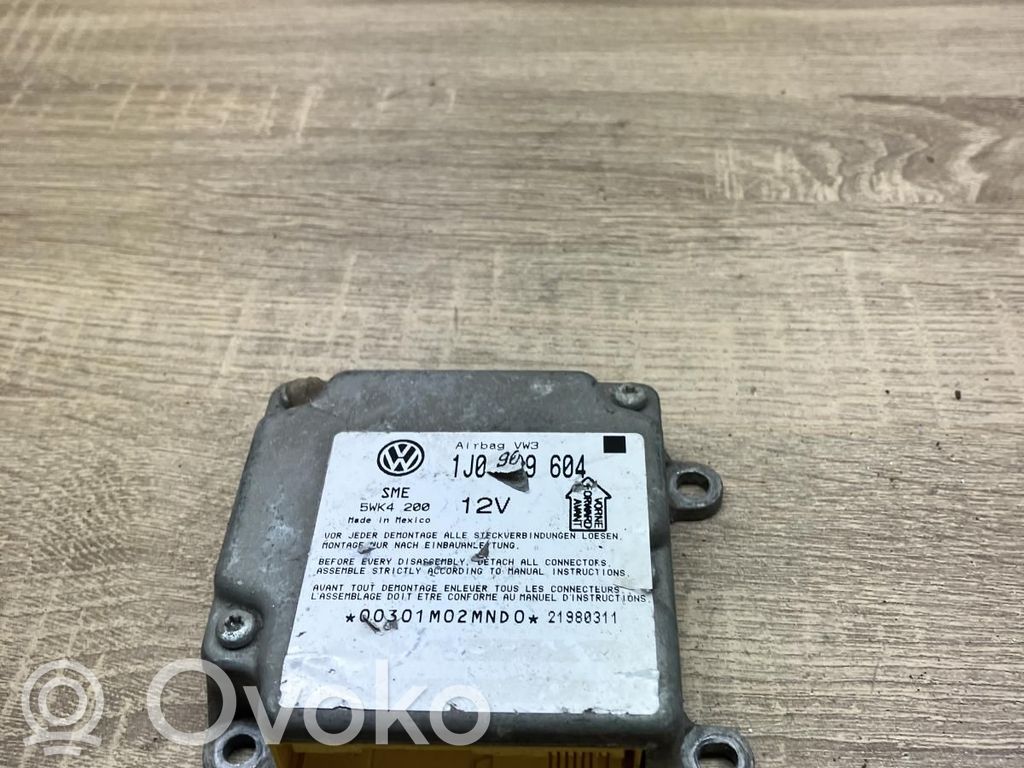 Volkswagen PASSAT B5 Centralina/modulo airbag 