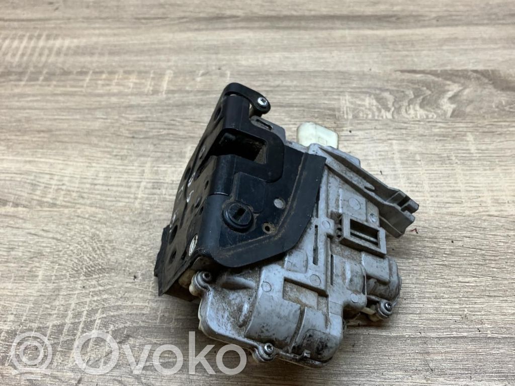 Volkswagen PASSAT B6 Serratura portiera posteriore
