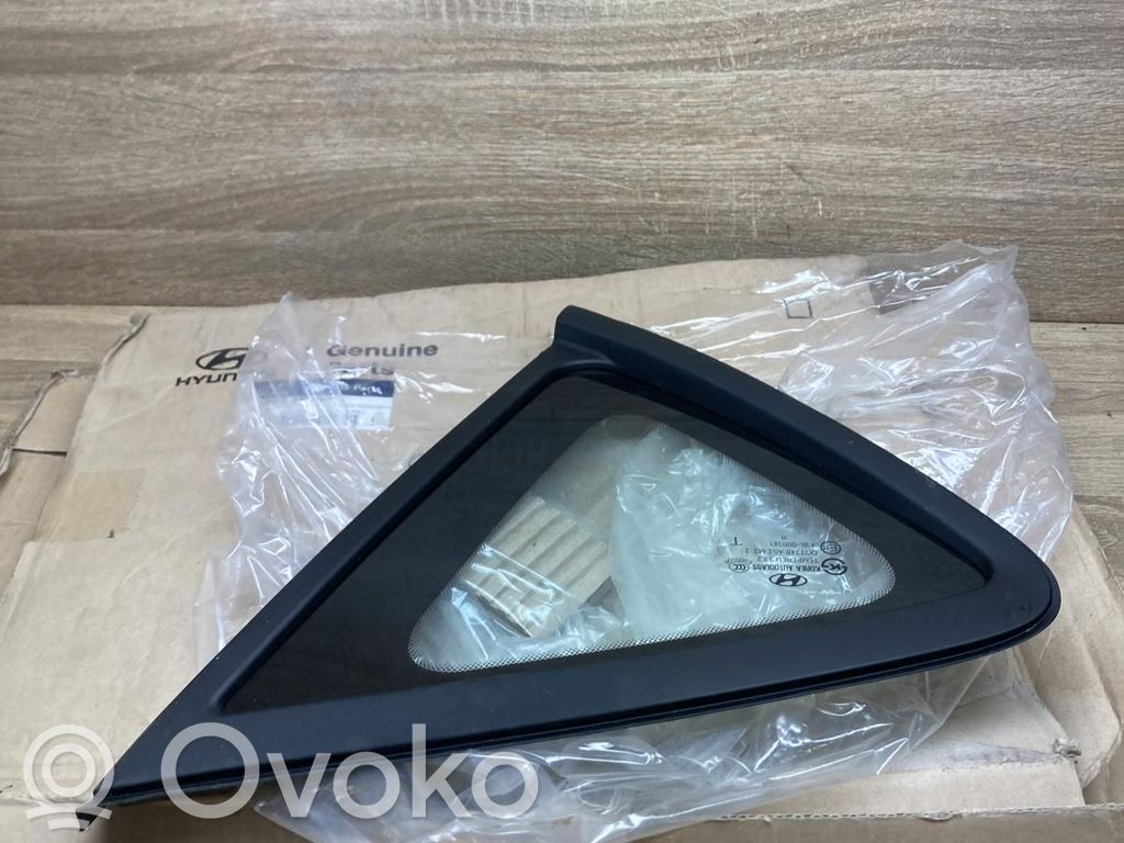 Hyundai i30 Szyba karoseryjna tylna 