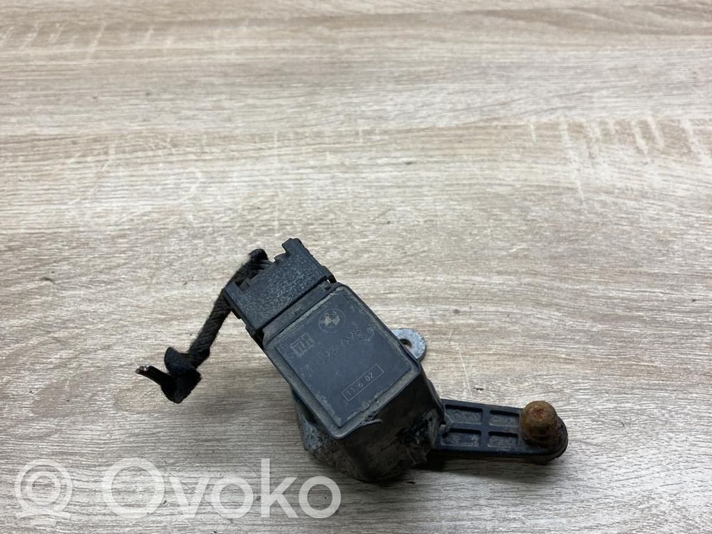 Headlight/headlamp level sensor   1093698