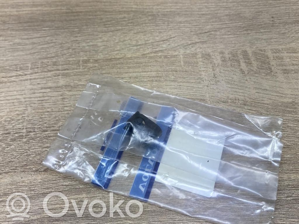 Volvo V70 Alte piese compartiment motor 