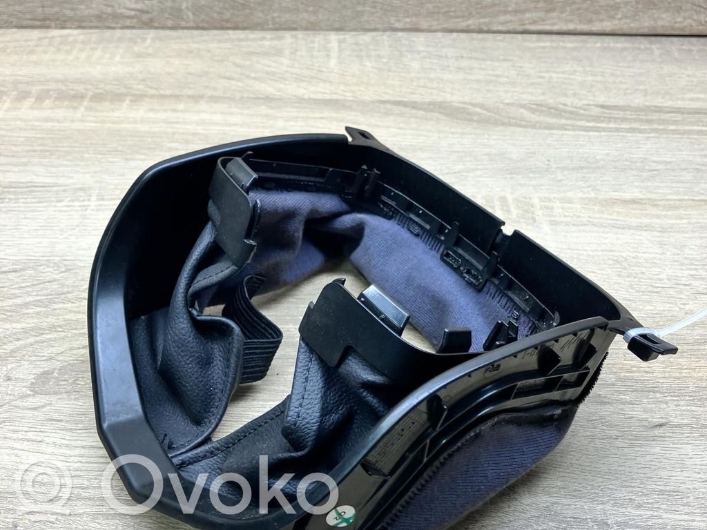 Mercedes-Benz E C207 W207 Ohjauspyörän pylvään verhoilu