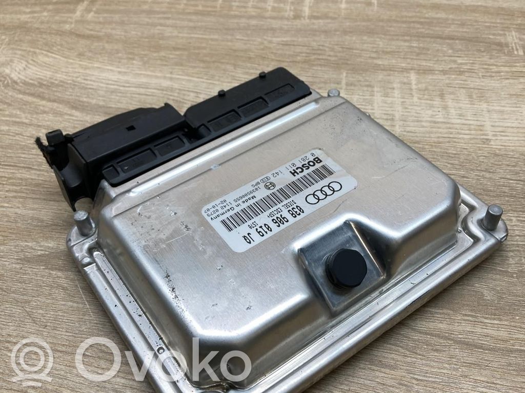 Audi A4 S4 B6 8E 8H Motorsteuergerät ECU 