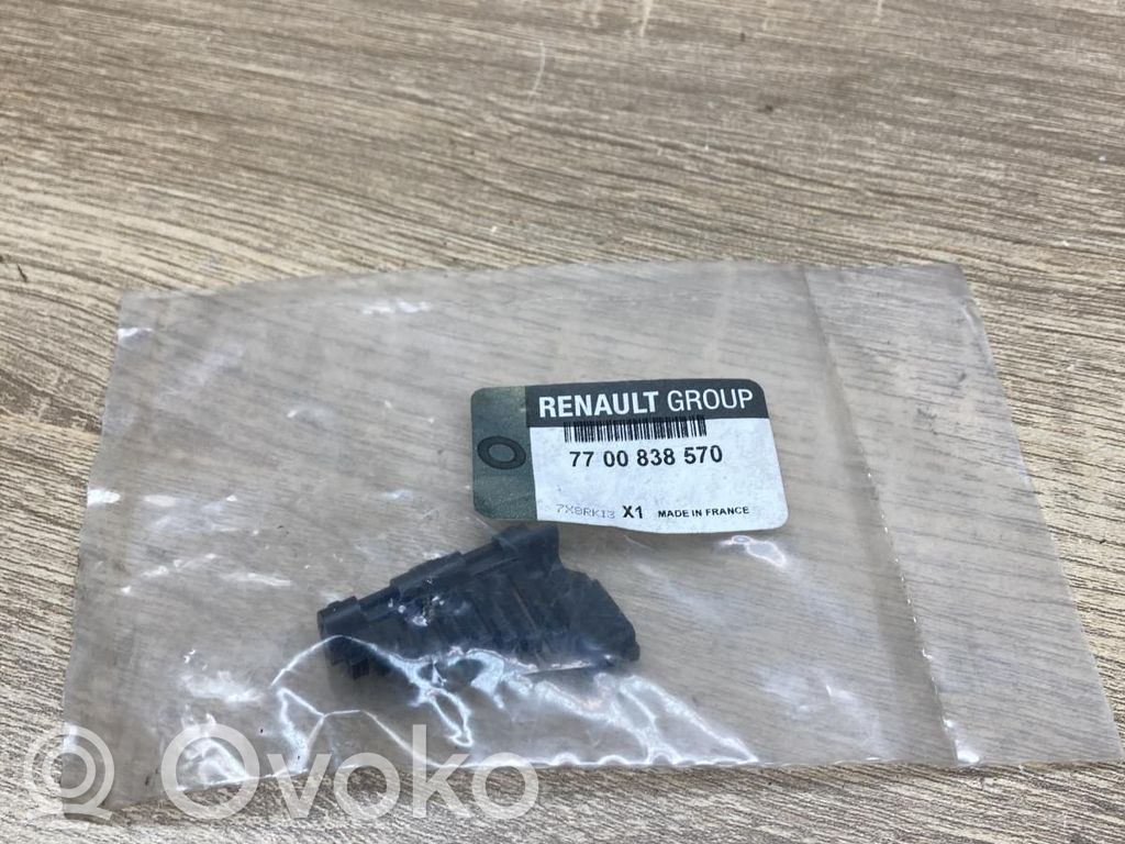 Renault Megane II Priekinio stiklo apdaila 