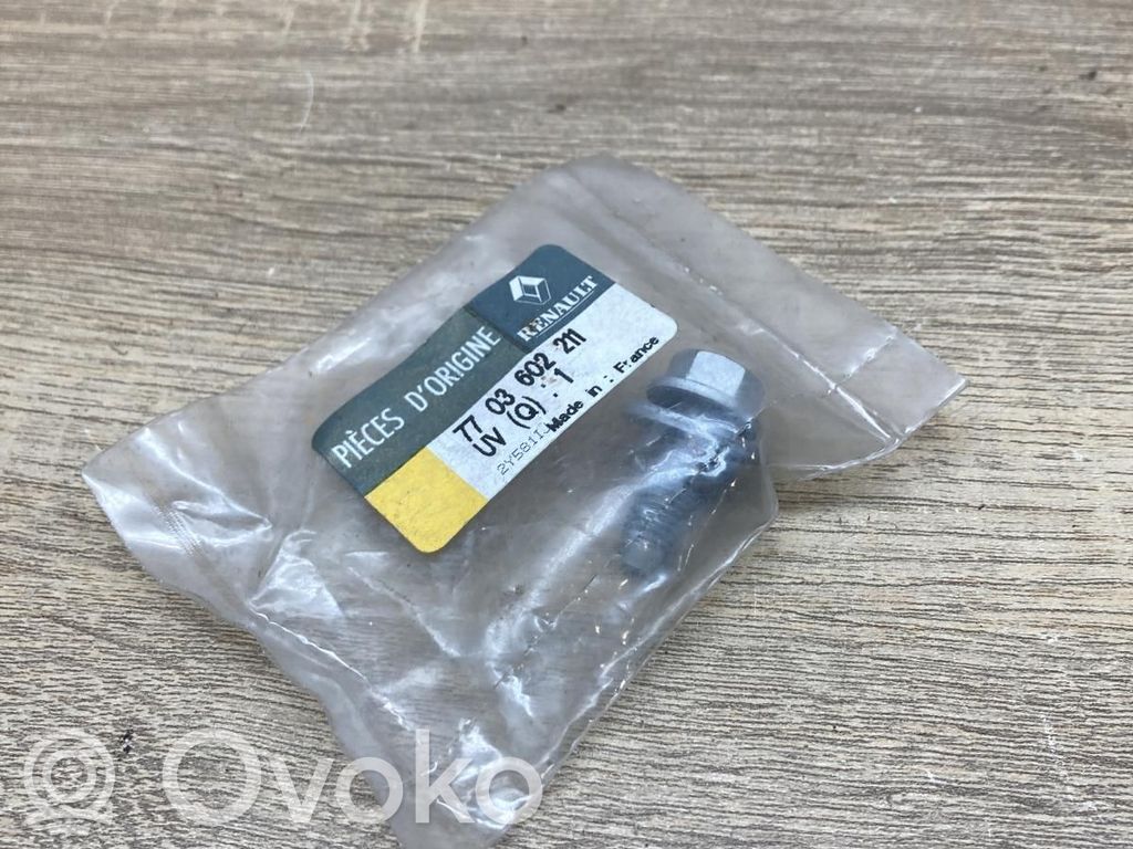 Renault Clio II Muut pakosarjan osat 