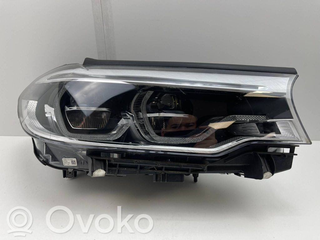 BMW 5 G30 G31 G38 Lampa przednia 
