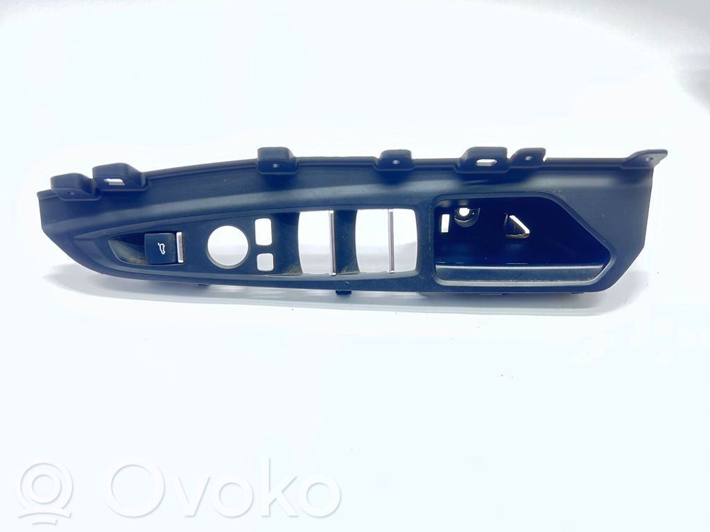 BMW X5 F15 Cita veida priekšpusē durvju dekoratīvās apdares detaļa 