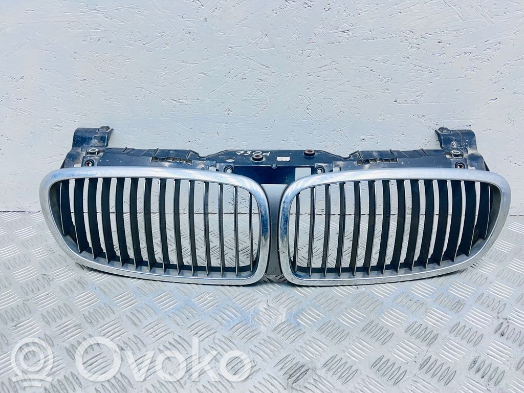 BMW 7 E65 E66 Grotelės viršutinės 