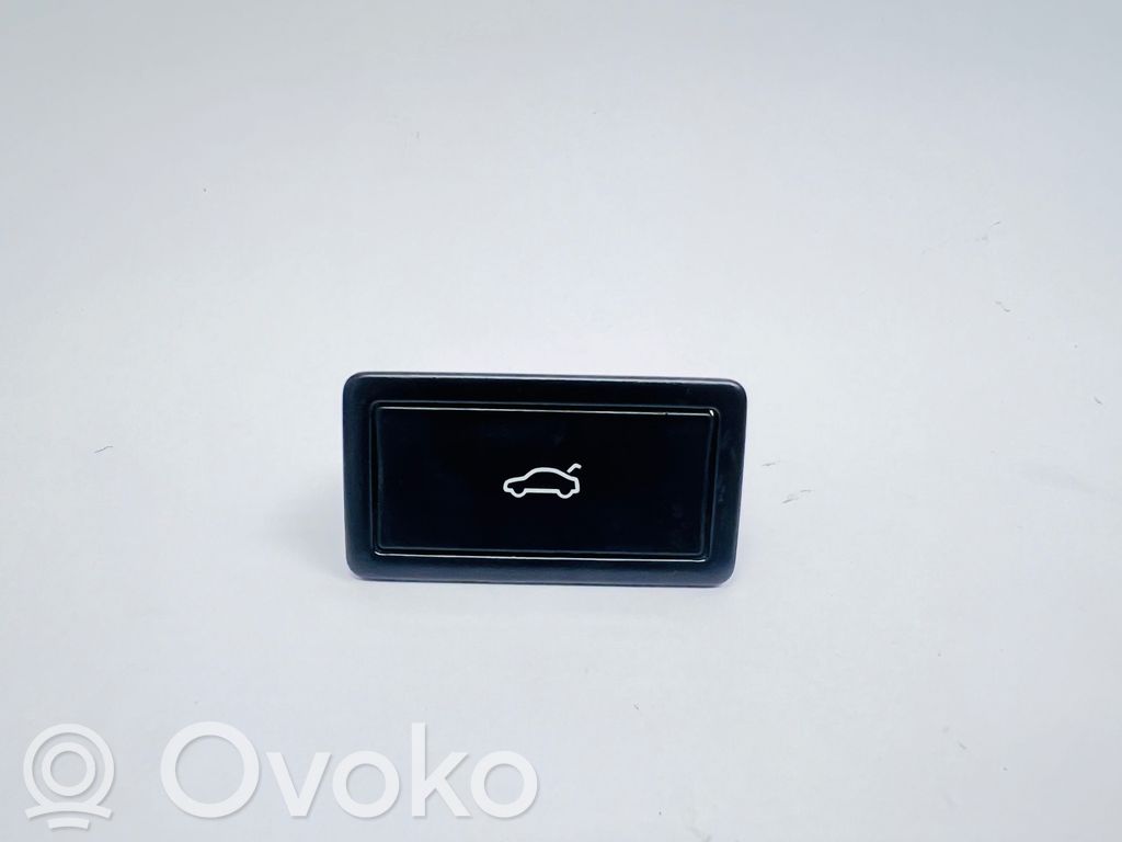 Volkswagen PASSAT B7 Tailgate/boot open switch button 