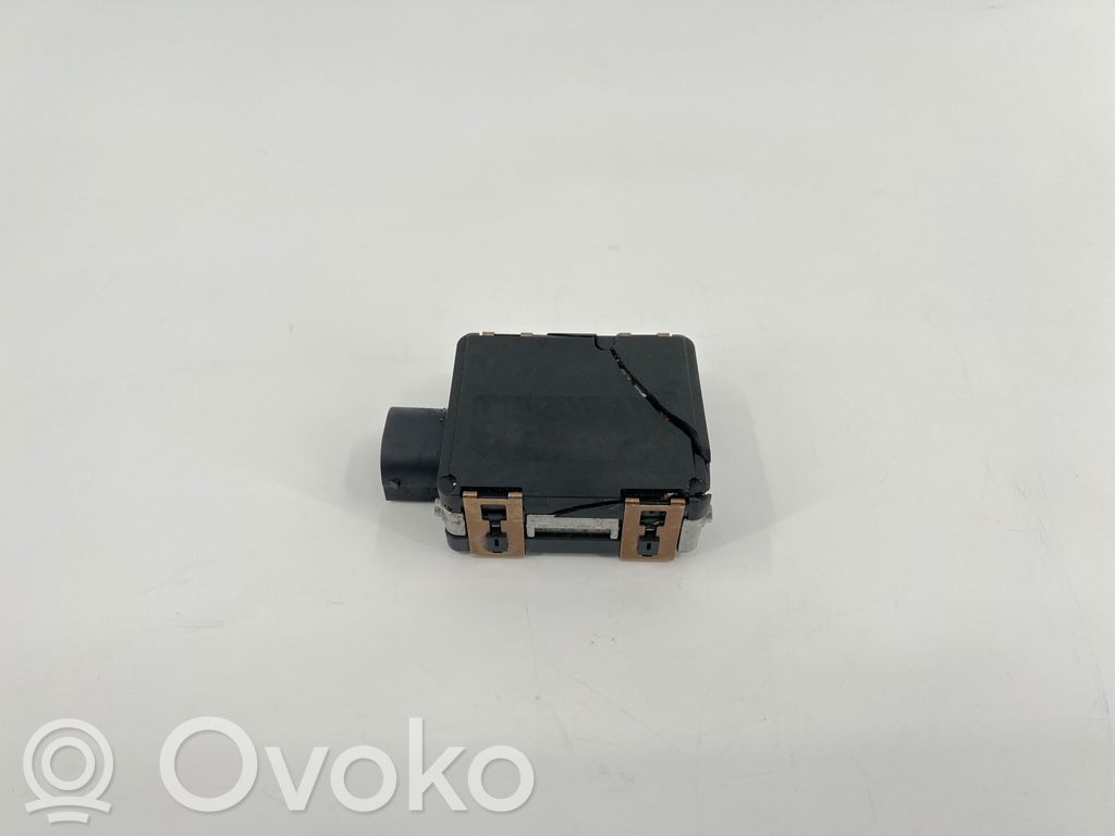 Volkswagen PASSAT B8 Sensor de radar Distronic 