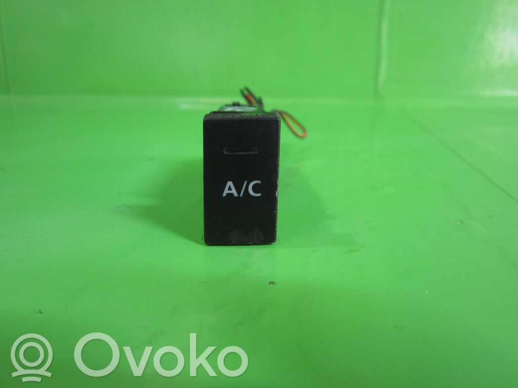 Przycisk / Włącznik klimatyzacji A/C   YUG500300PUY,03035348,2059140704