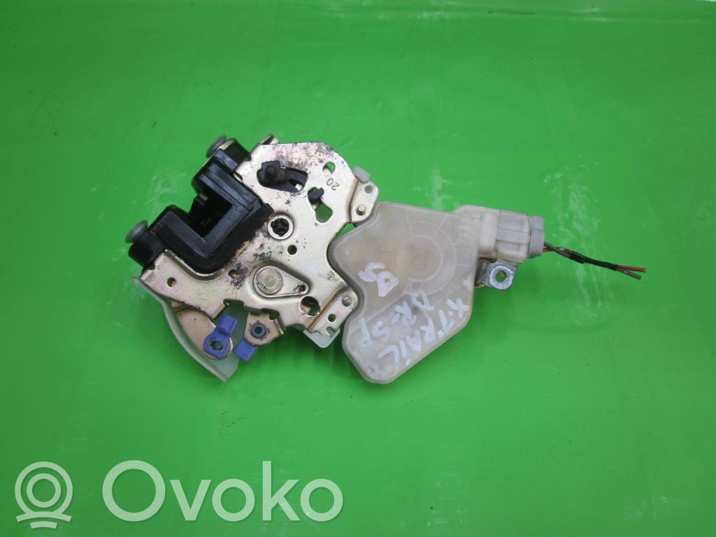 Nissan X-Trail T30 Rear door lock 