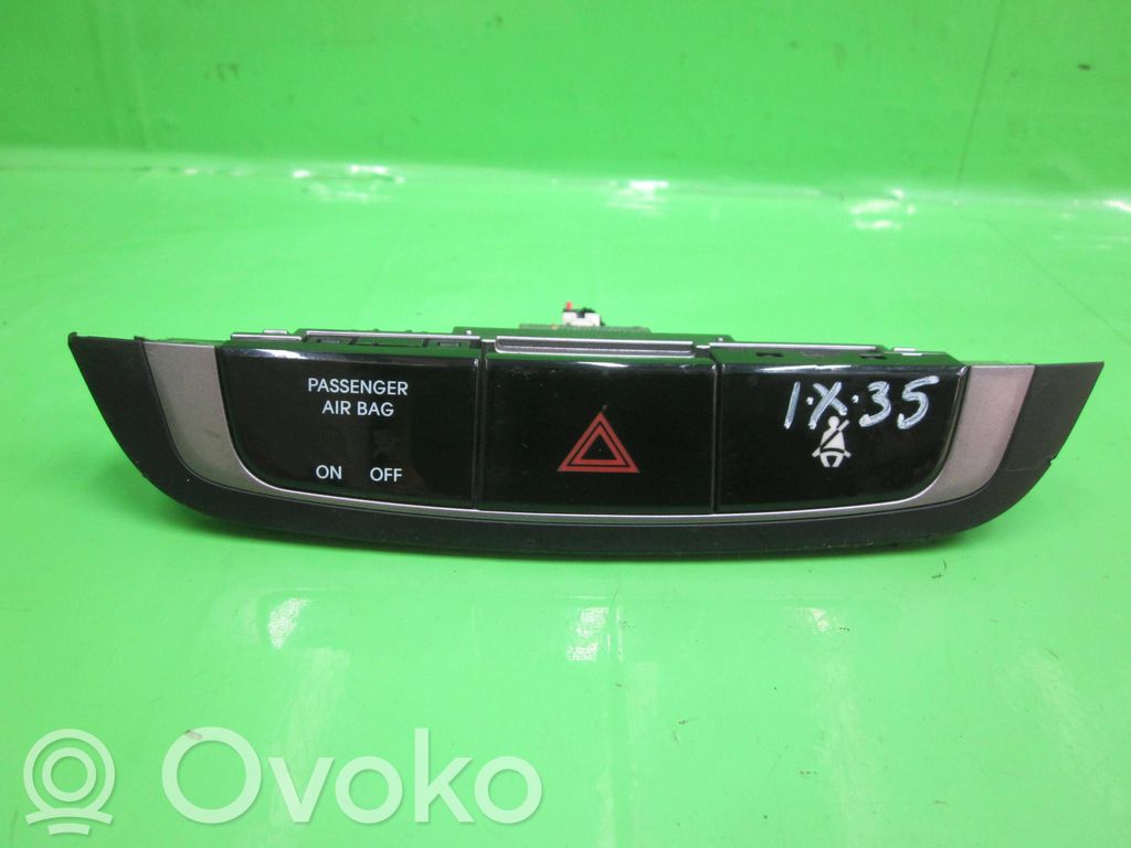 Hyundai ix35 Przycisk świateł awaryjnych 
