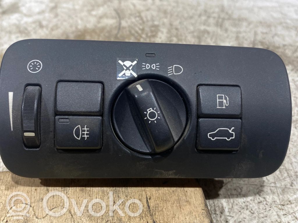 Light switch   30739412,04066332