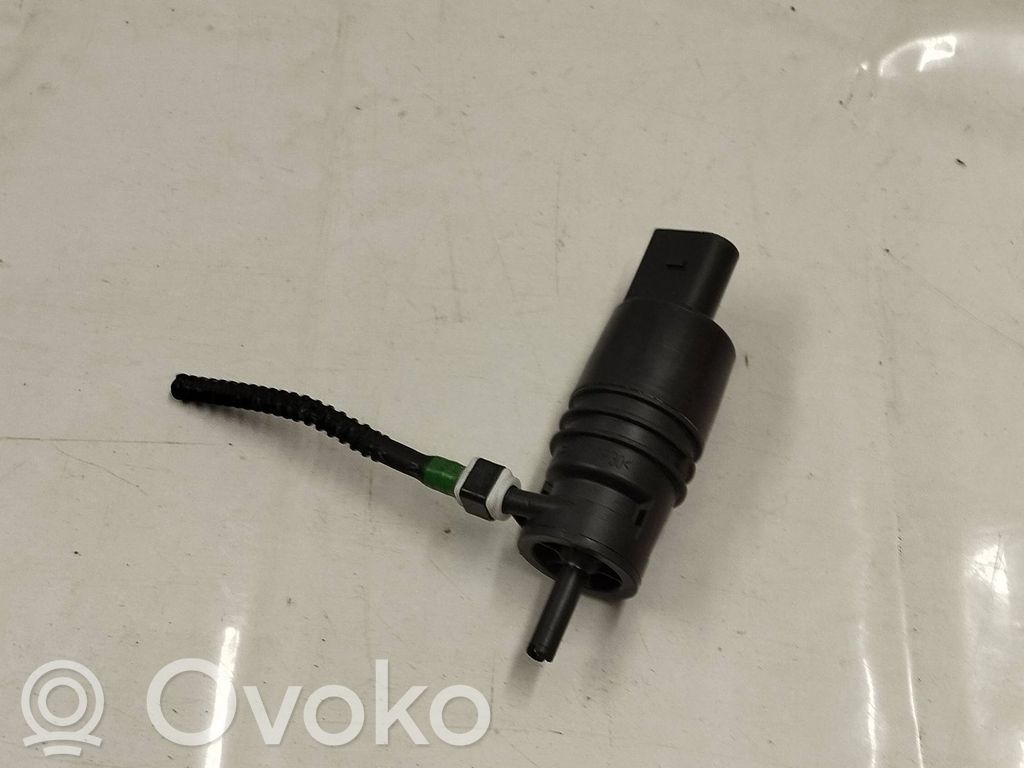 BMW 3 F30 F35 F31 Pompa spryskiwacza szyby przedniej / czołowej 