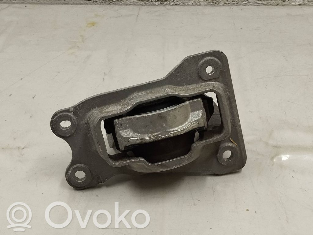 Volvo XC90 Engine mount bracket 