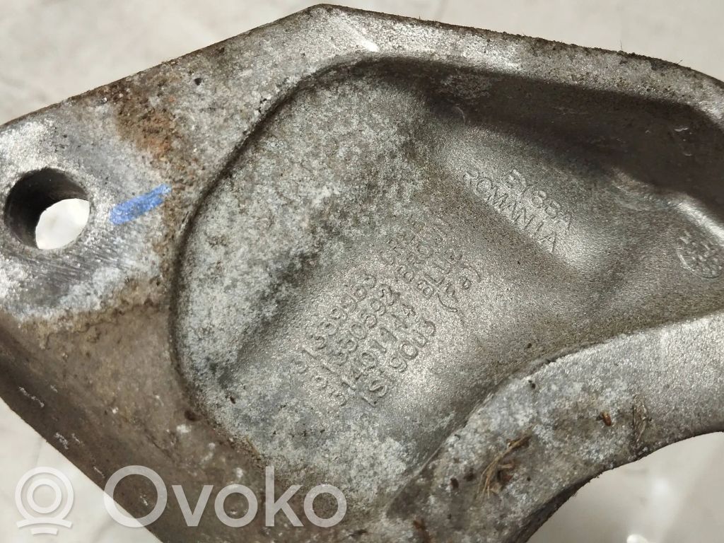 Volvo XC90 Engine mount bracket 