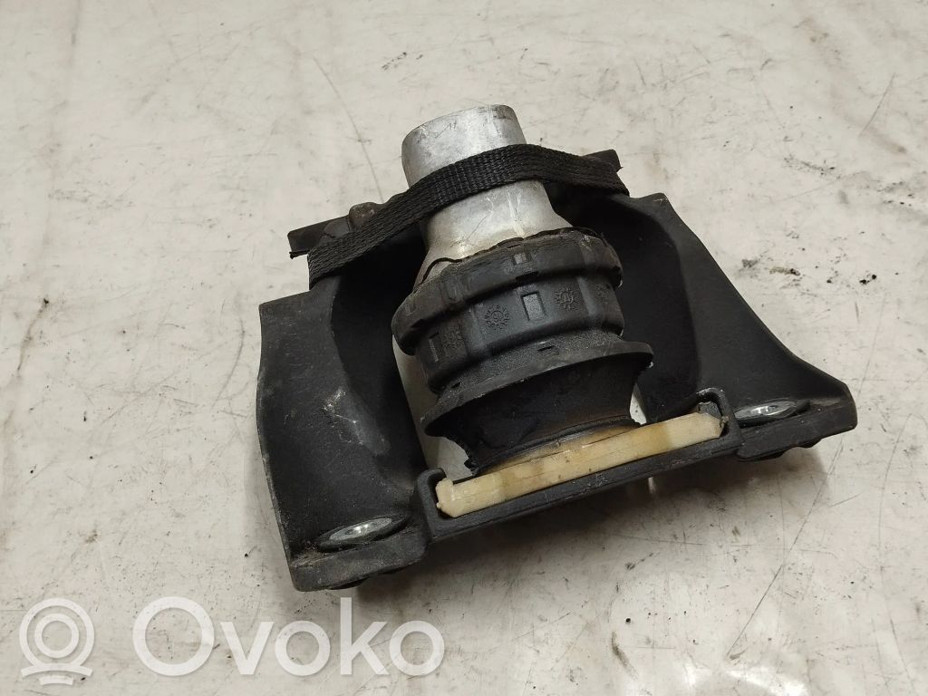 Volvo XC90 Engine mount bracket 