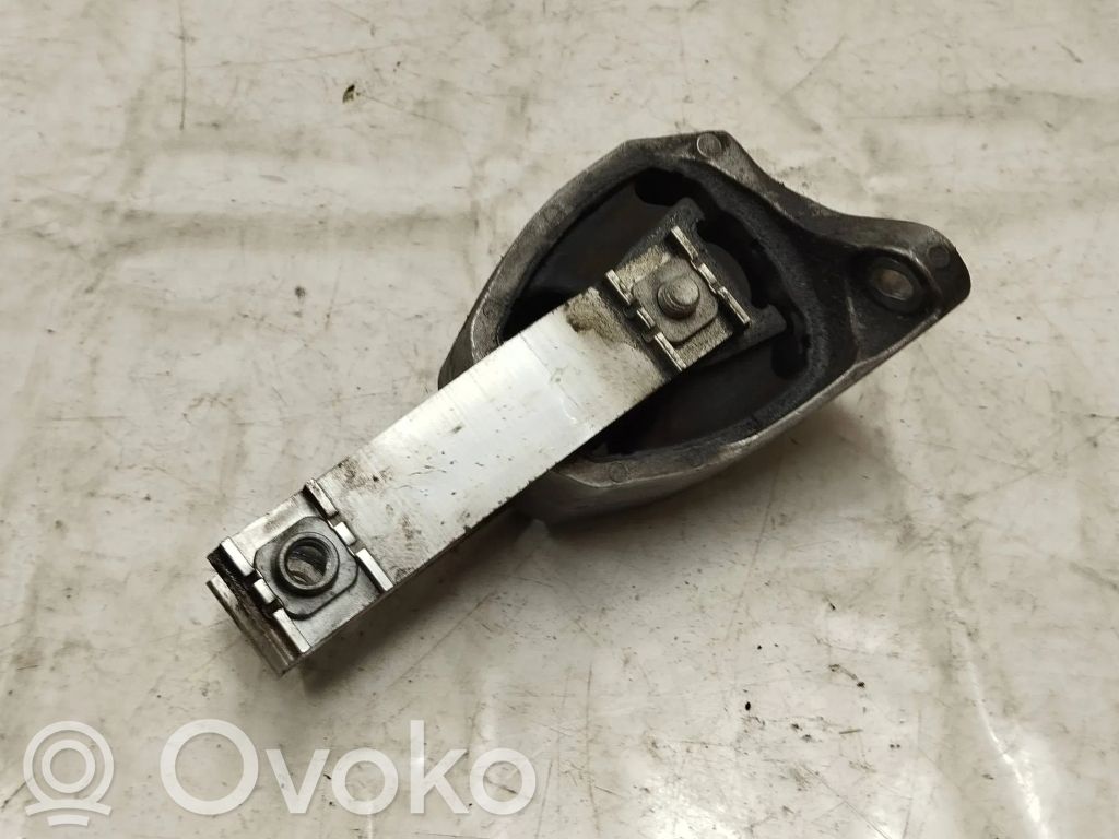 Volvo XC90 Engine mount bracket 