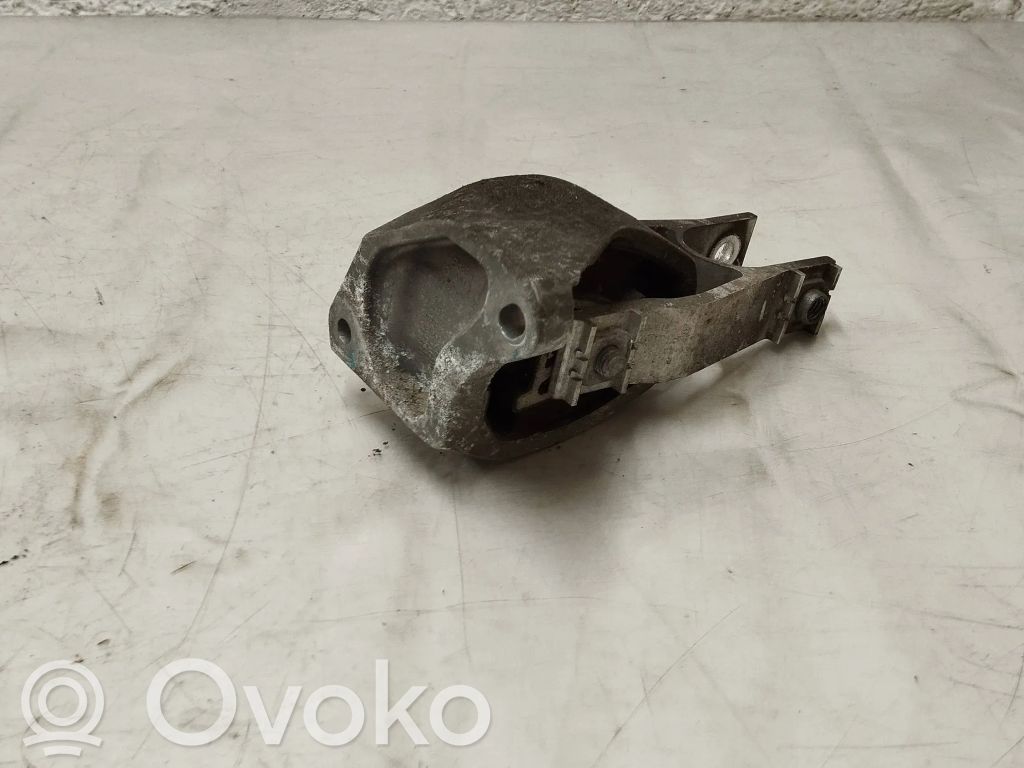 Volvo XC90 Engine mount bracket 