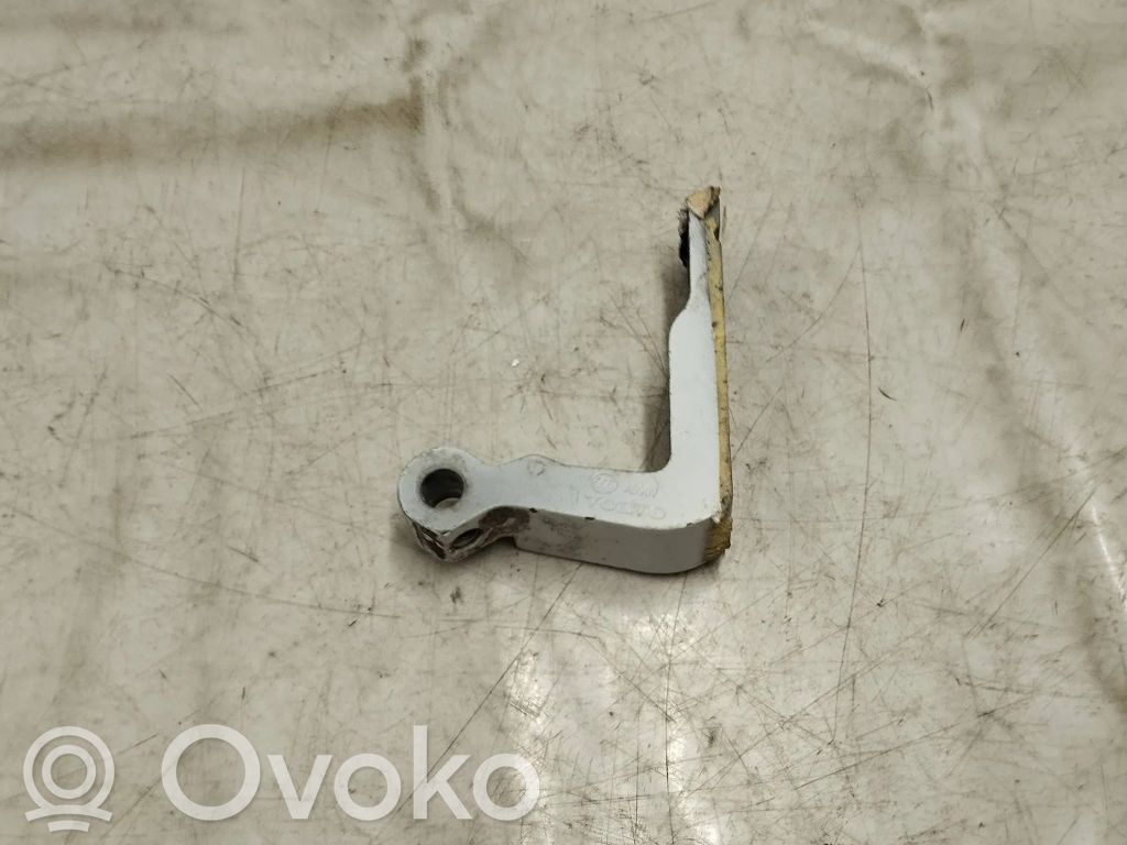 Volvo XC60 Front door lower hinge 