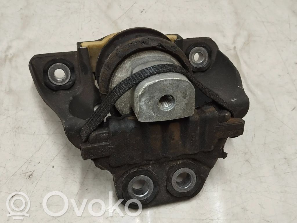Volvo XC60 Engine mount bracket 