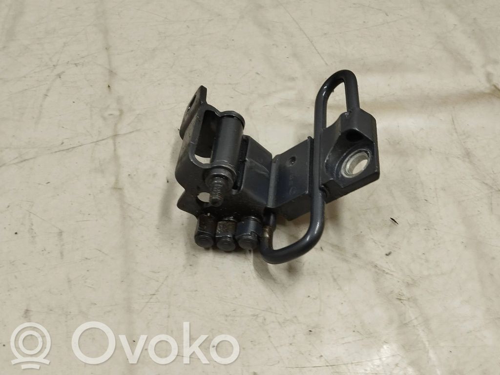 Zawias dolny drzwi tylnych   3D7833411A