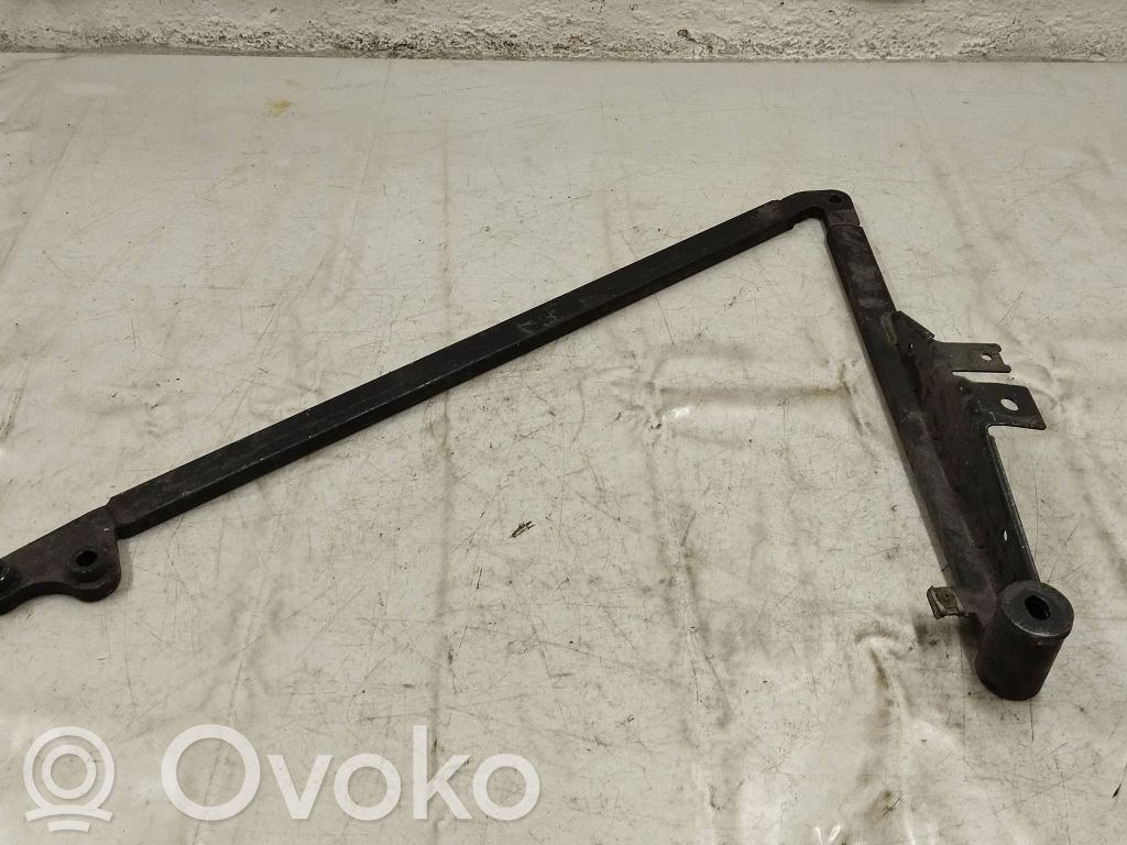 BMW M5 Cits aizmugures šasijas elements 