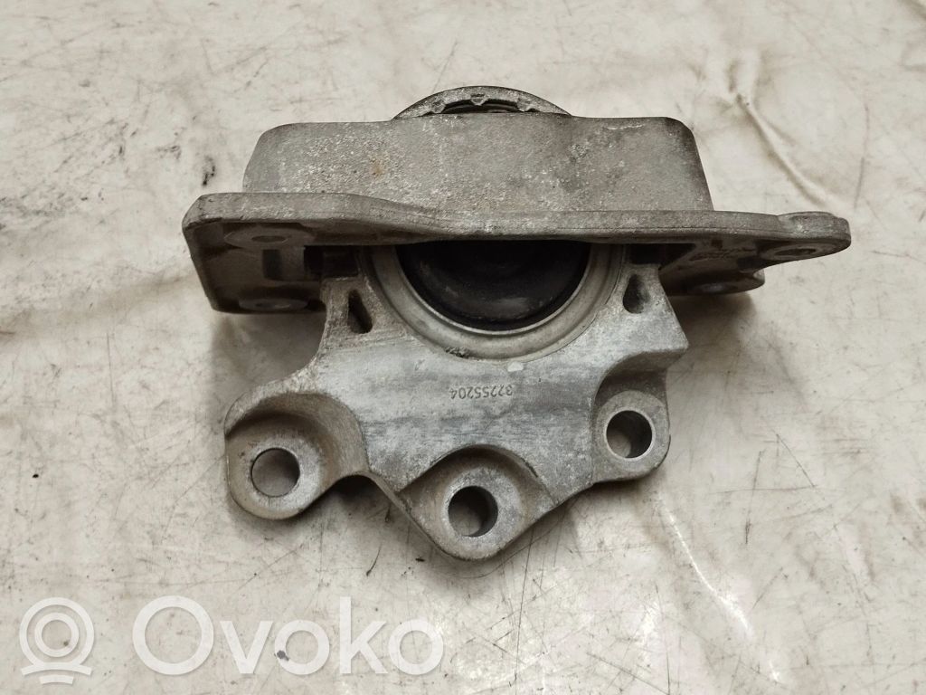 Volvo XC90 Engine mount bracket 