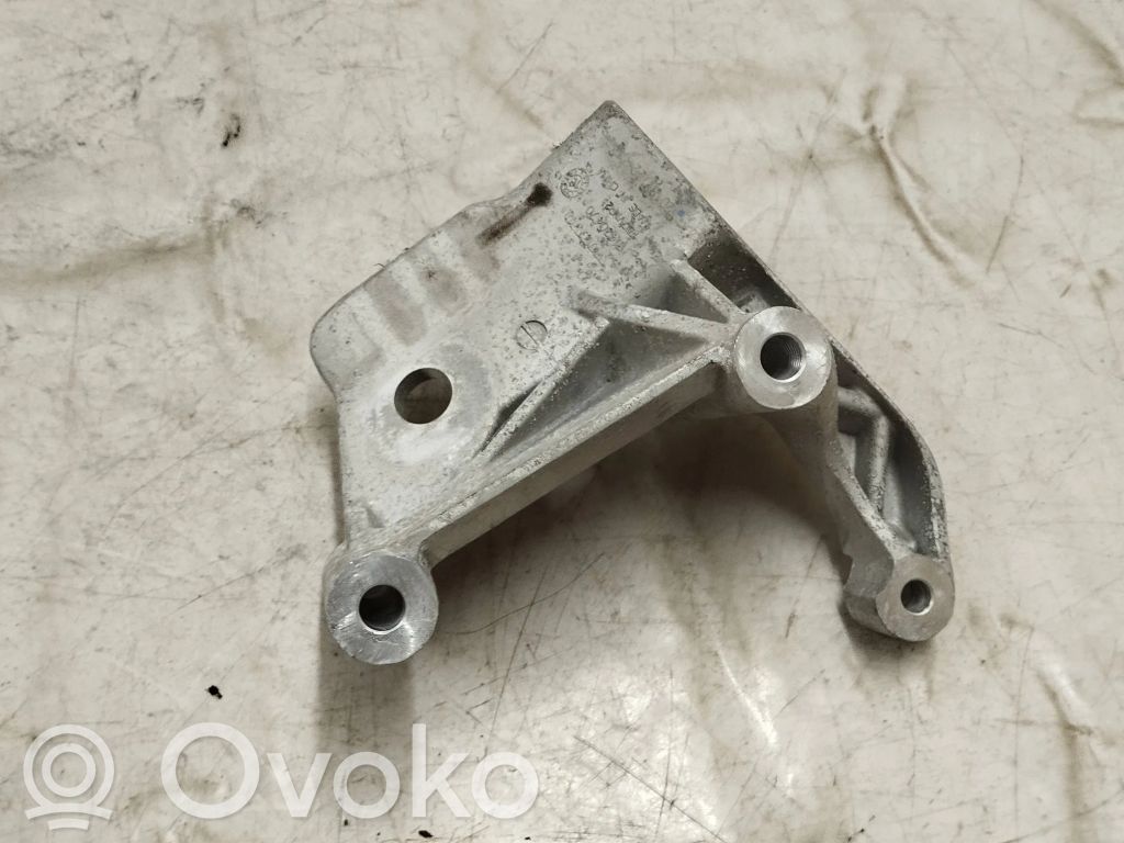 Volvo S90, V90 Engine mounting bracket 