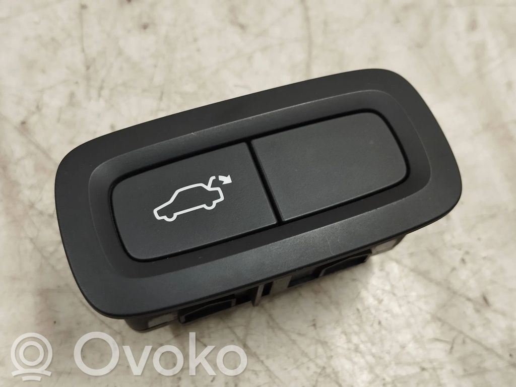 Volvo XC60 Tailgate opening switch 