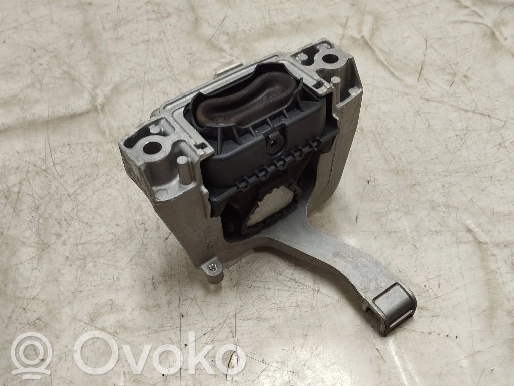 Engine mount bracket   5WA199262D