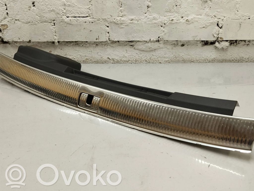Audi Q7 4M Bagāžnieka sliekšņa dekoratīvā apdare 