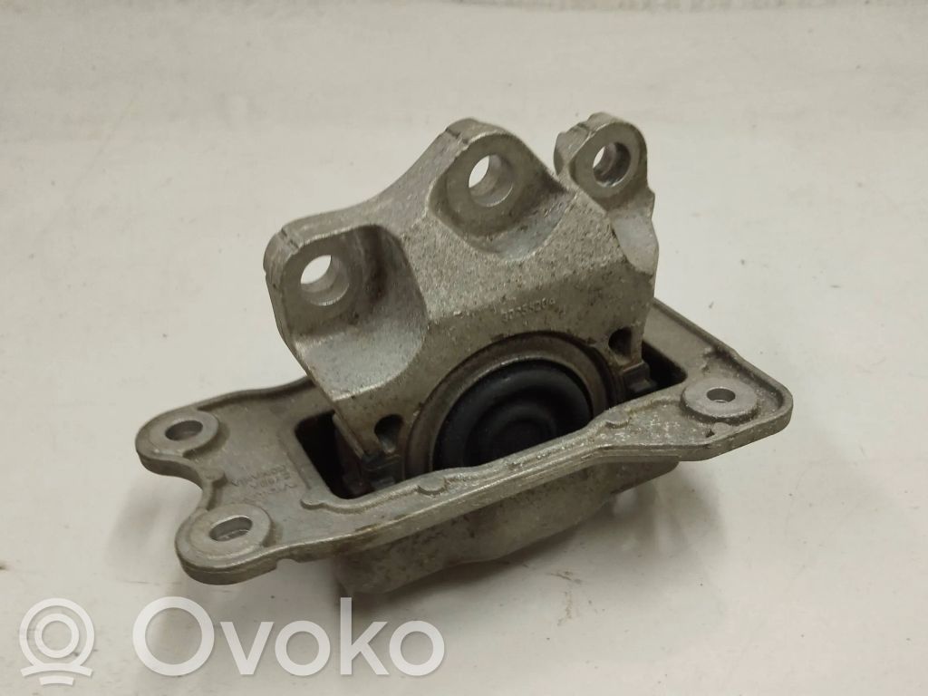 Volvo XC60 Engine mount bracket 