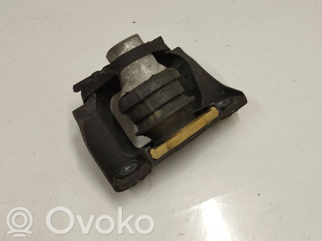 Volvo XC60 Engine mount bracket 