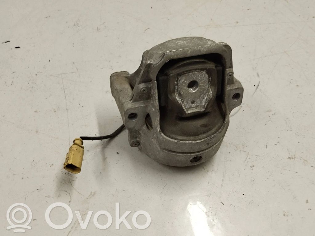 Engine mount bracket   8R0199381