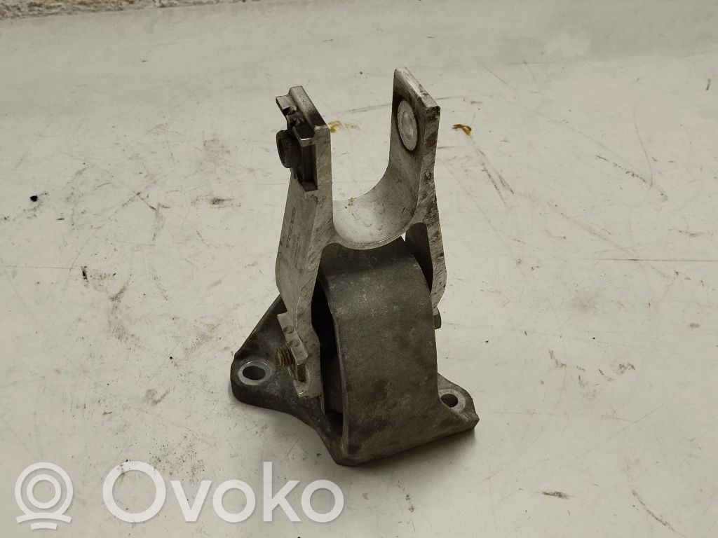 Volvo XC60 Engine mount bracket 