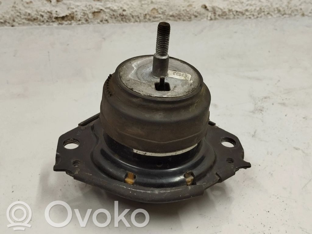 Jeep Grand Cherokee Engine mount bracket 