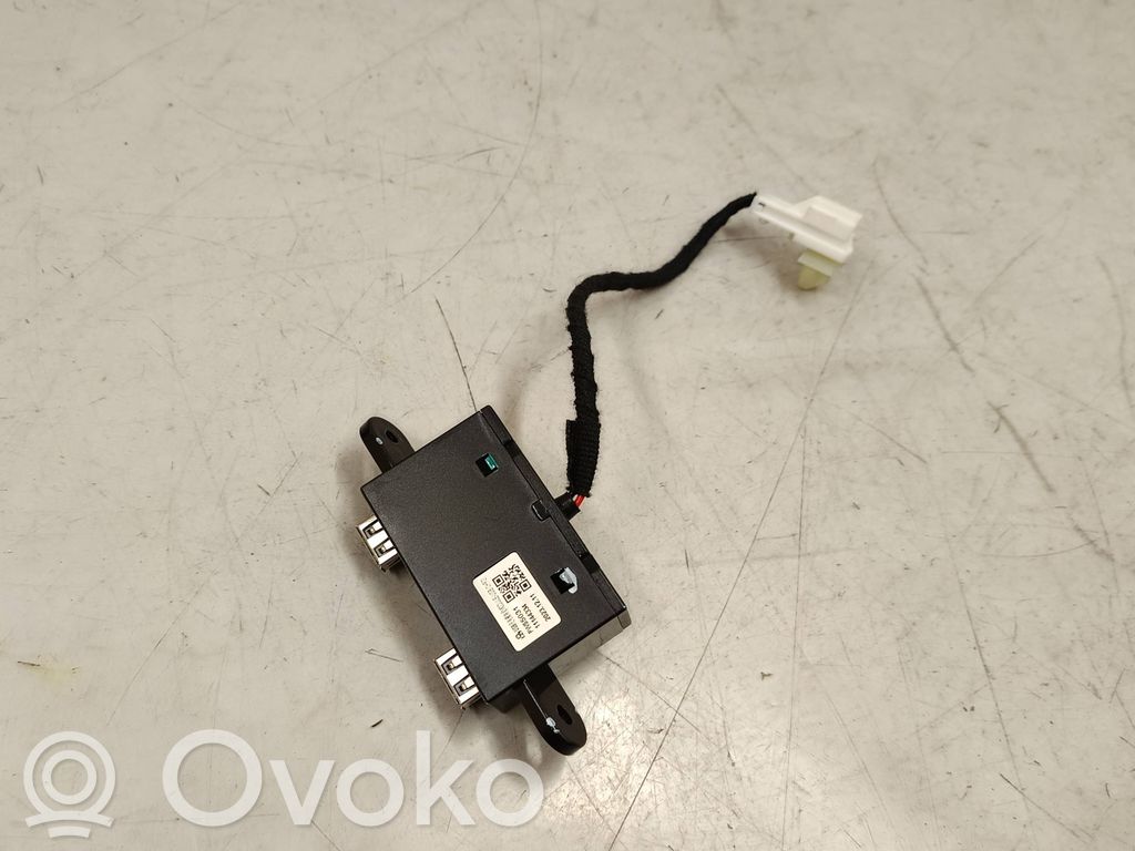 MG ZS Gniazdo / Złącze USB 