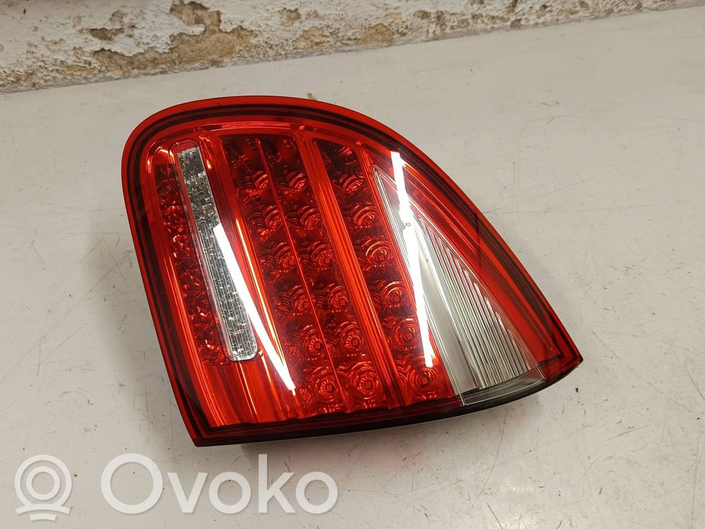 Porsche Cayenne (92A) Lampă spate în capacul portbagajului 