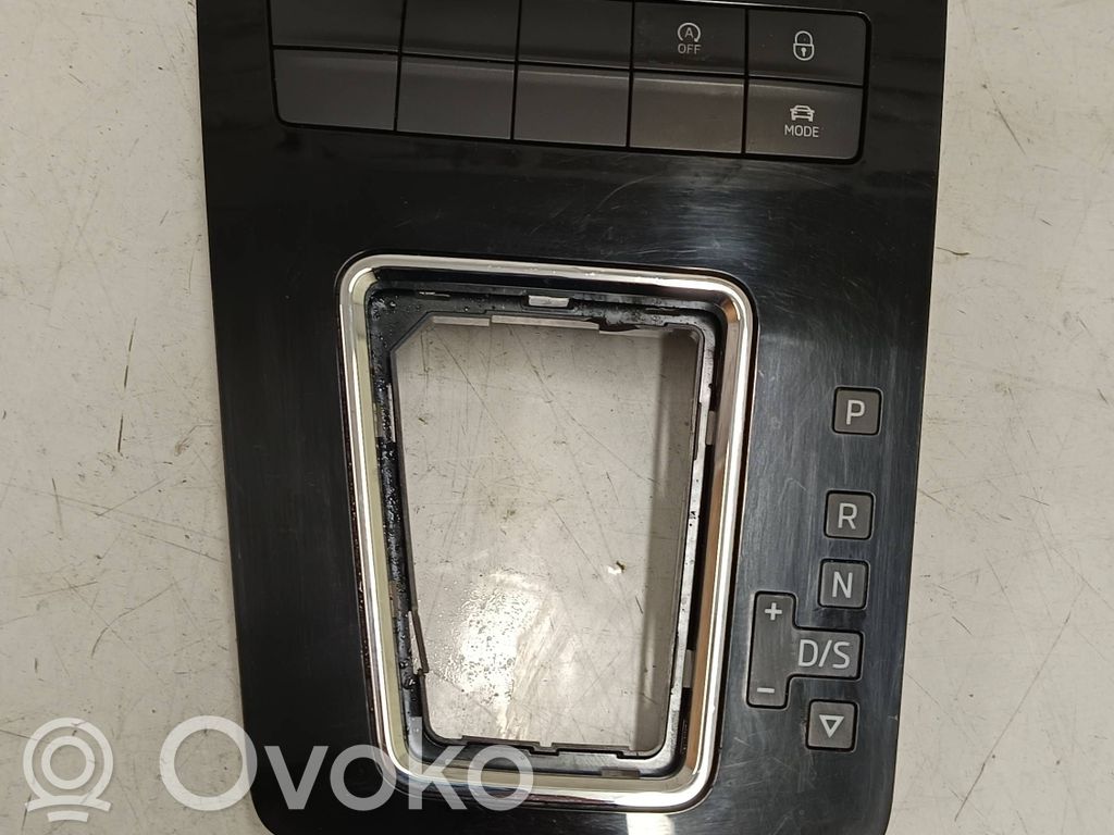 Skoda Octavia Mk3 (5E) Ramka drążka zmiany biegów 