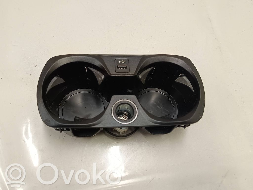 BMW i4 Cup holder front 