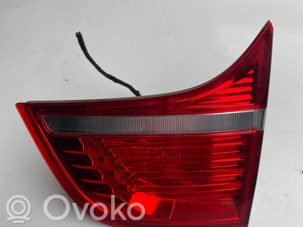 Tailgate rear/tail lights