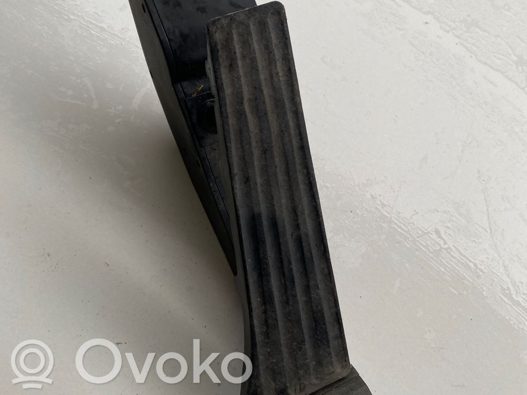 Accelerator throttle pedal   6772645,35406766930,35416752614,35416762482,35426772645,35426786285,35426789998,35426852644,35426858574,35426859999,35426860784,6752614,6759723,6852644,6859999,6860784