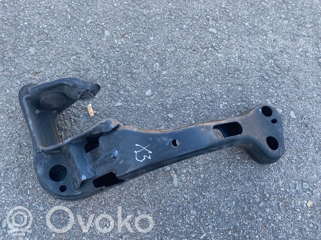 BMW X3 E83 Engine mounting bracket 