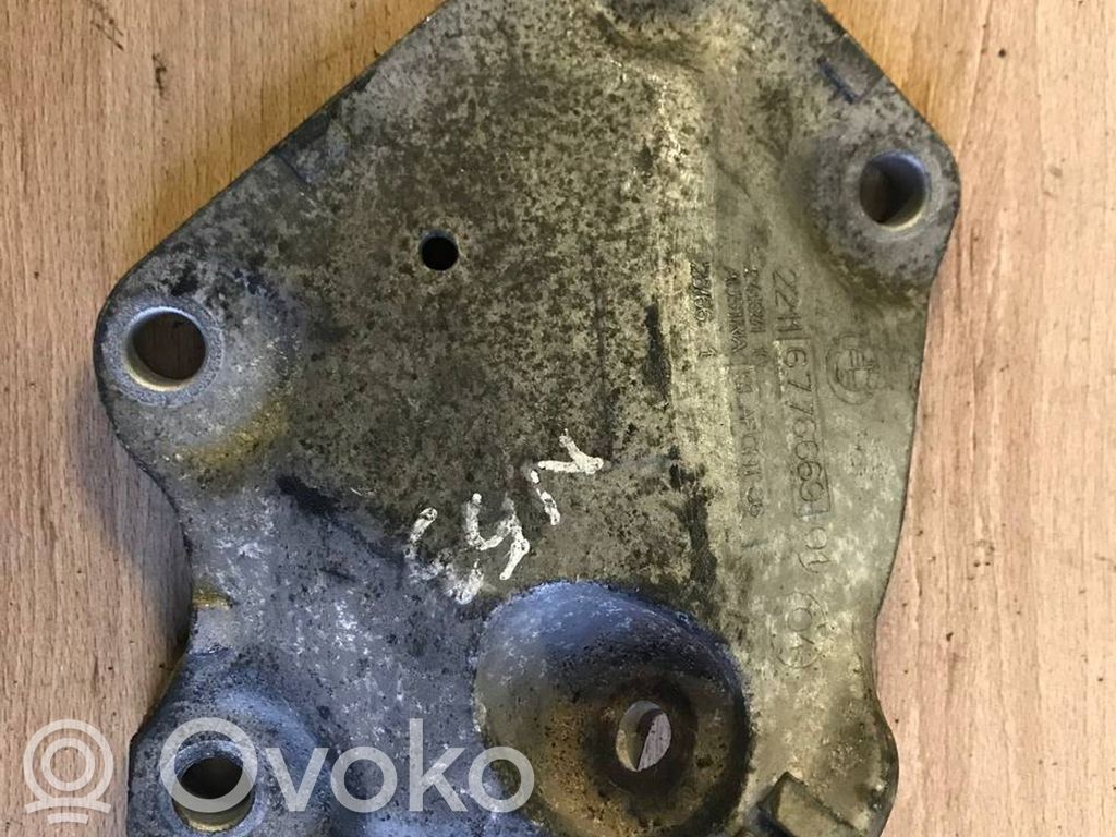 BMW 5 E60 E61 Engine mounting bracket 