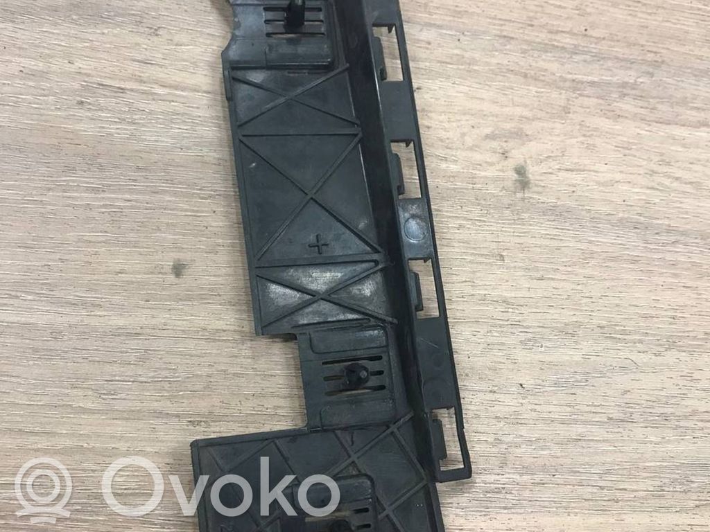 BMW 3 E90 E91 Galinis laikiklis bamperio 