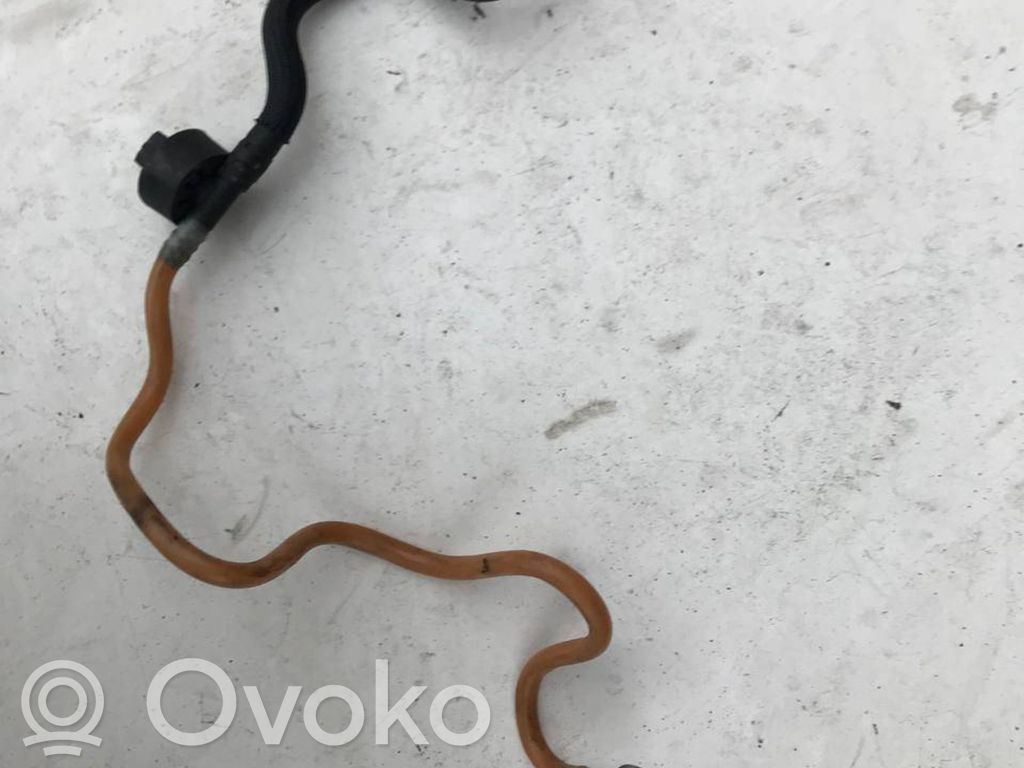BMW 5 E60 E61 Fuel line pipe 