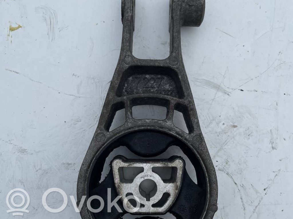 Opel Corsa E Engine mount bracket 