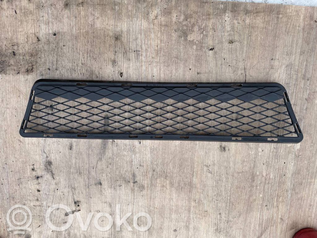 Front bumper lower grill   7154714